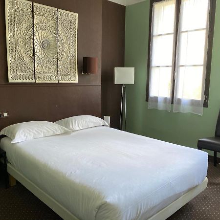 Hotel Colbert Тур Екстер'єр фото