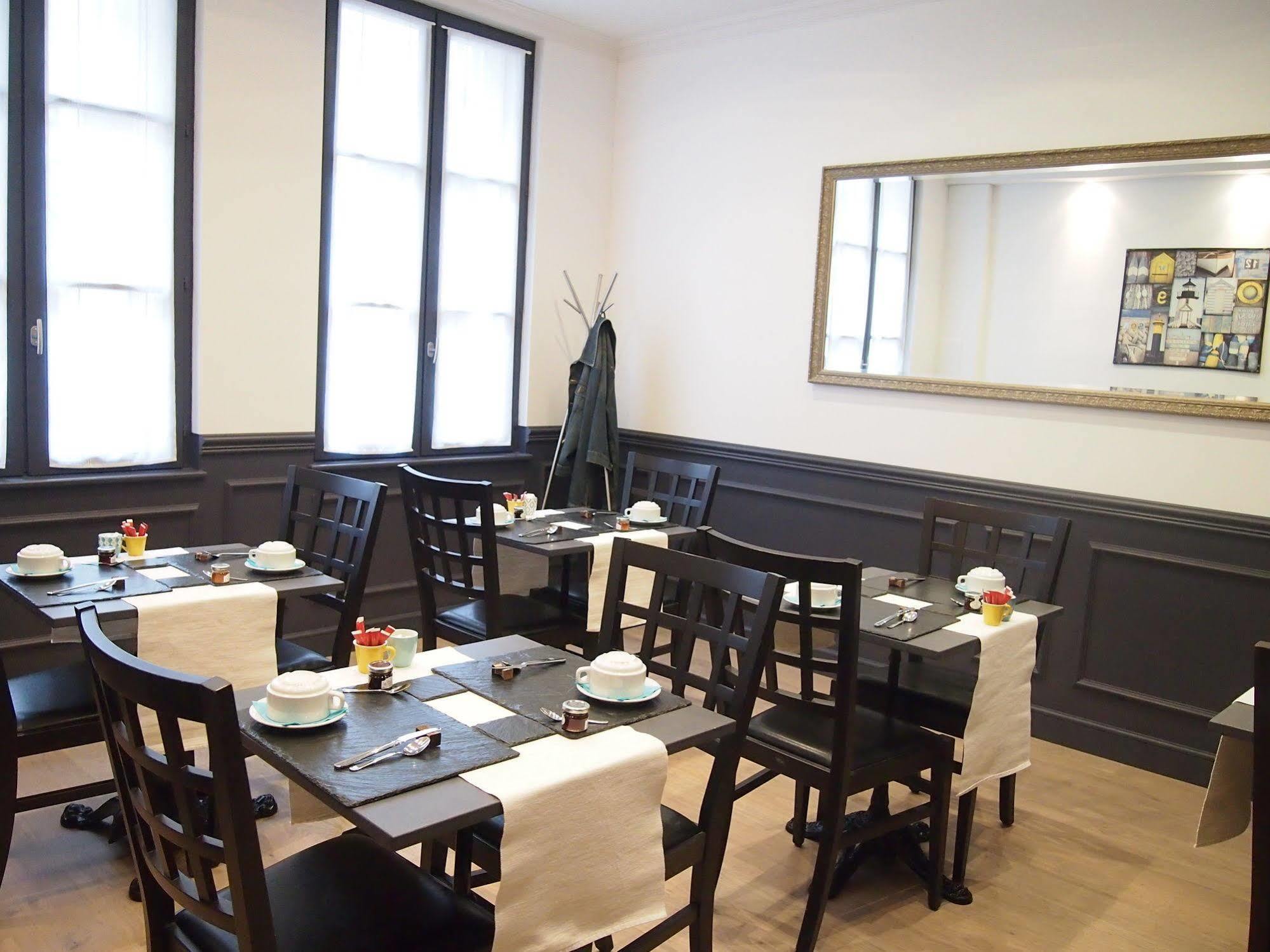 Hotel Colbert Тур Екстер'єр фото