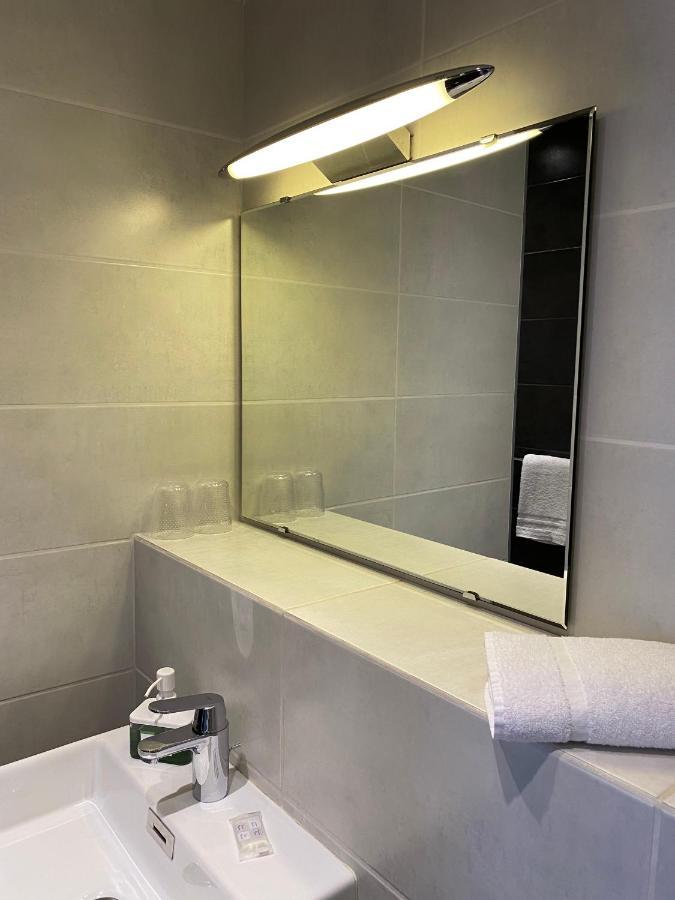 Hotel Colbert Тур Екстер'єр фото